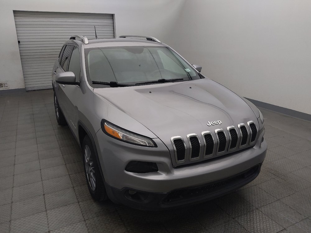 Used 2018 Jeep Cherokee Latitude FWD image 14