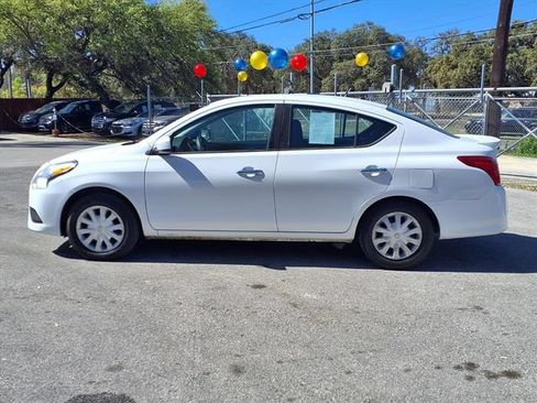 Used 2017 Nissan Versa SV FWD image 4
