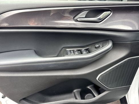 Used 2021 Jeep Grand Cherokee L Laredo image 13