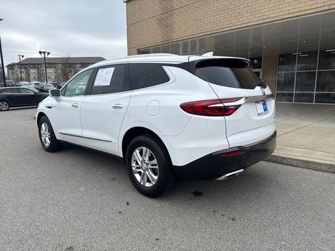 Used 2019 Buick Enclave Essence image 2