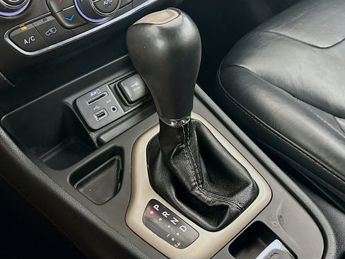 Used 2016 Jeep Cherokee Limited FWD image 24