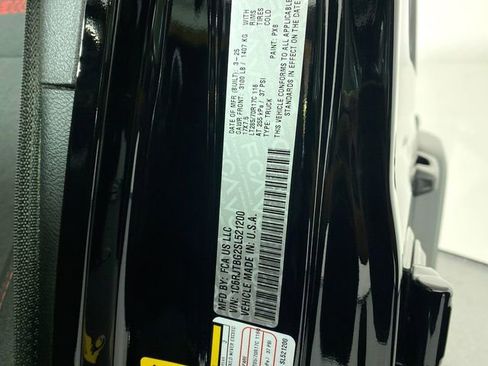 Used 2025 Jeep Gladiator Rubicon w/ Convenience Group image 35