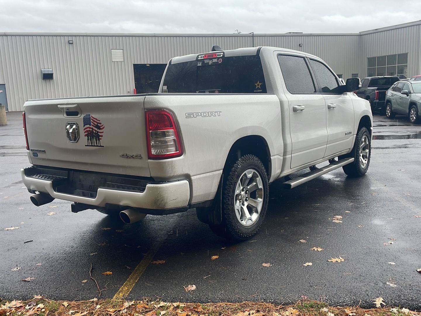 Used 2022 RAM 1500 Big Horn AWD/4WD image 3
