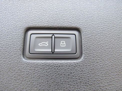 Used 2023 Audi Q8 Premium Plus w/ Premium Plus Package image 29