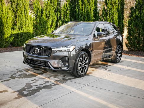 Used 2025 Volvo XC60 B5 Plus w/ Climate Package image 5