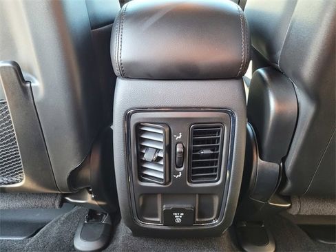 Used 2022 Jeep Grand Cherokee Laredo X image 17