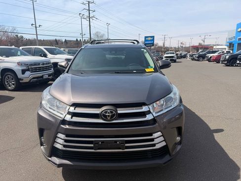 Used 2018 Toyota Highlander XLE image 3