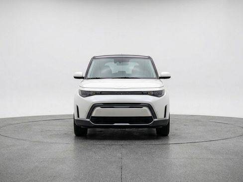 Used 2025 Kia Soul LX w/ LX Technology Package FWD image 2