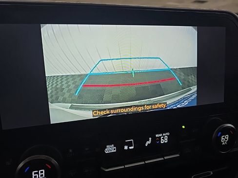 Used 2023 Toyota Highlander XLE AWD/4WD image 24