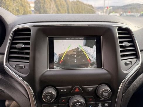 Used 2020 Jeep Grand Cherokee Laredo image 23