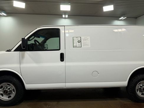 Used 2017 GMC Savana 2500 image 40