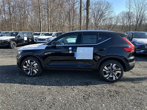 New 2025 Volvo XC40 B5 Ultra w/ Protection Package Premier image 5