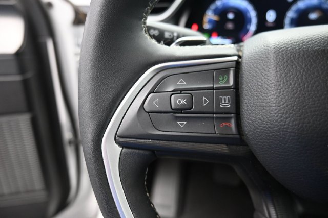 Used 2025 Jeep Grand Cherokee Altitude AWD/4WD image 18
