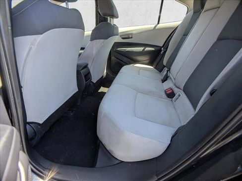Used 2022 Toyota Corolla LE FWD image 17