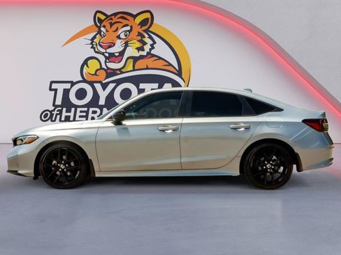 Used 2025 Honda Civic Sport image 8