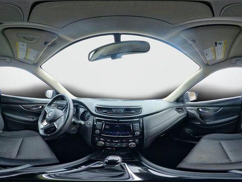 Used 2018 Nissan Rogue SV image 32