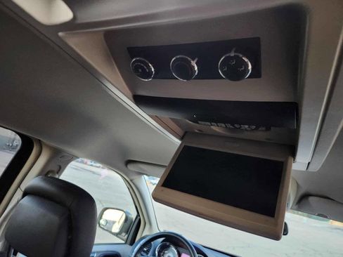 Used 2012 Chrysler Town & Country Touring w/ Entertainment Group #1 image 17