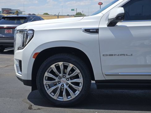 Used 2024 GMC Yukon XL Denali AWD/4WD image 8