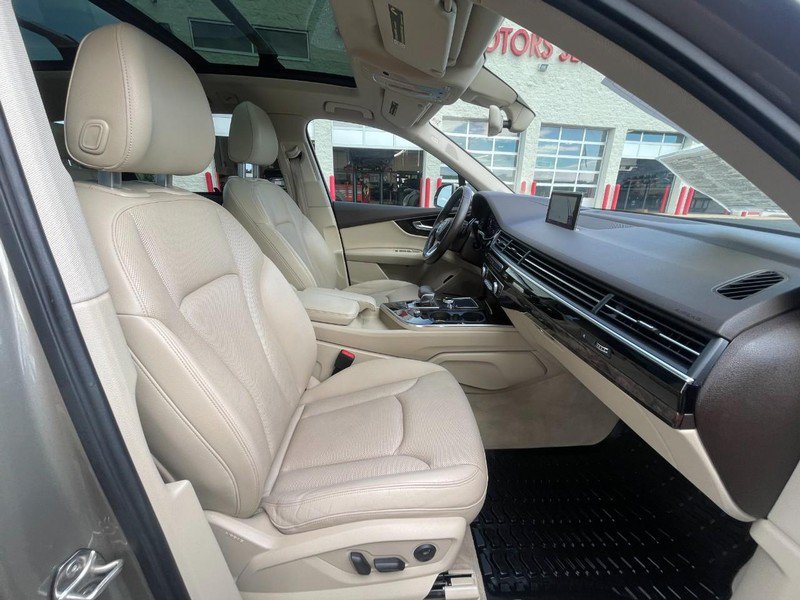 Used 2017 Audi Q7 3.0T Prestige AWD/4WD image 11