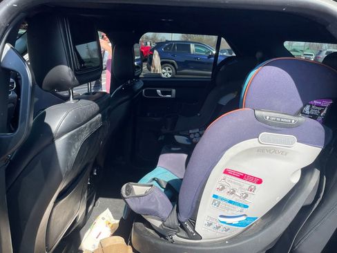 Used 2020 Ford Explorer XLT w/ Equipment Group 202A image 17