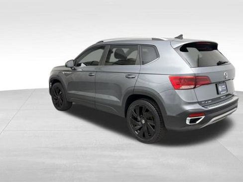 Certified 2023 Volkswagen Taos SE w/ Panoramic Sunroof Package AWD/4WD image 5