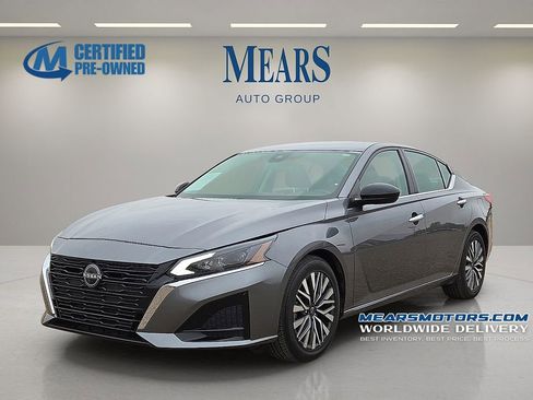 Used 2024 Nissan Altima 2.5 SV image 1