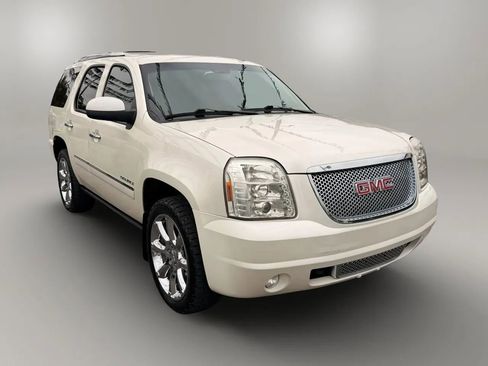 Used 2013 GMC Yukon Denali AWD/4WD image 2