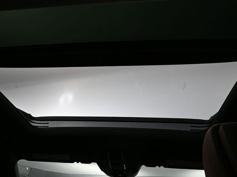 Used 2021 Porsche Cayenne image 25