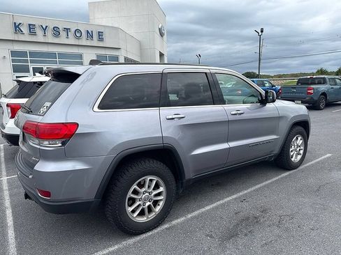 Used 2019 Jeep Grand Cherokee Laredo AWD/4WD image 4