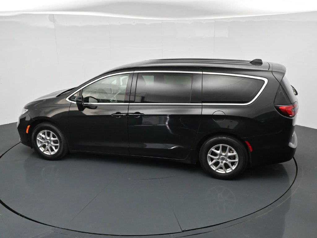 Used 2023 Chrysler Pacifica Touring-L FWD image 19