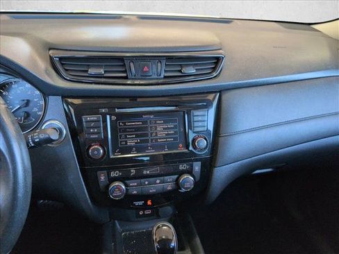 Used 2018 Nissan Rogue SV FWD image 15