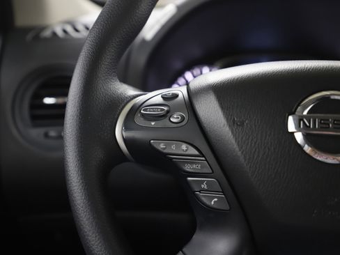 Used 2019 Nissan Pathfinder S image 30