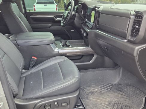 Used 2025 Chevrolet Silverado 2500 LTZ w/ LTZ Premium Package image 11