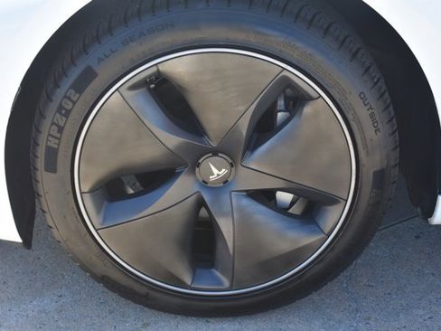 Used 2020 Tesla Model 3 image 9