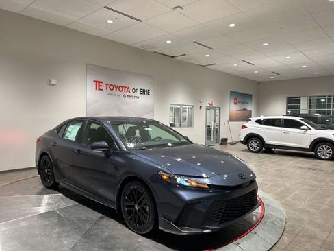 New 2026 Toyota Camry SE FWD image 1