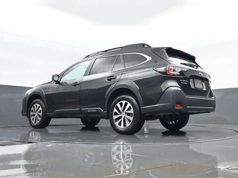Used 2025 Subaru Outback Premium image 24