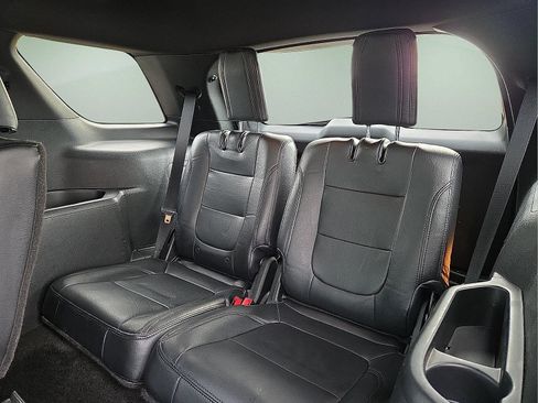 Used 2018 Ford Explorer XLT FWD image 10