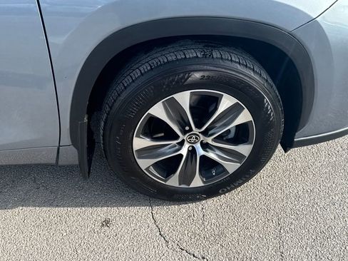 Used 2022 Toyota Highlander XLE image 46