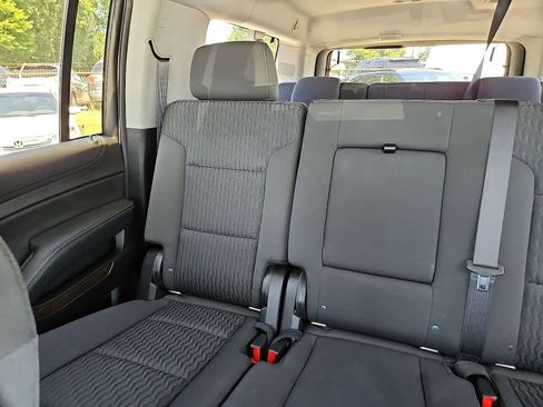 Used 2019 Chevrolet Suburban LS RWD image 13