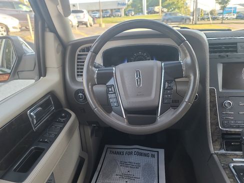 Used 2015 Lincoln Navigator 4WD image 17