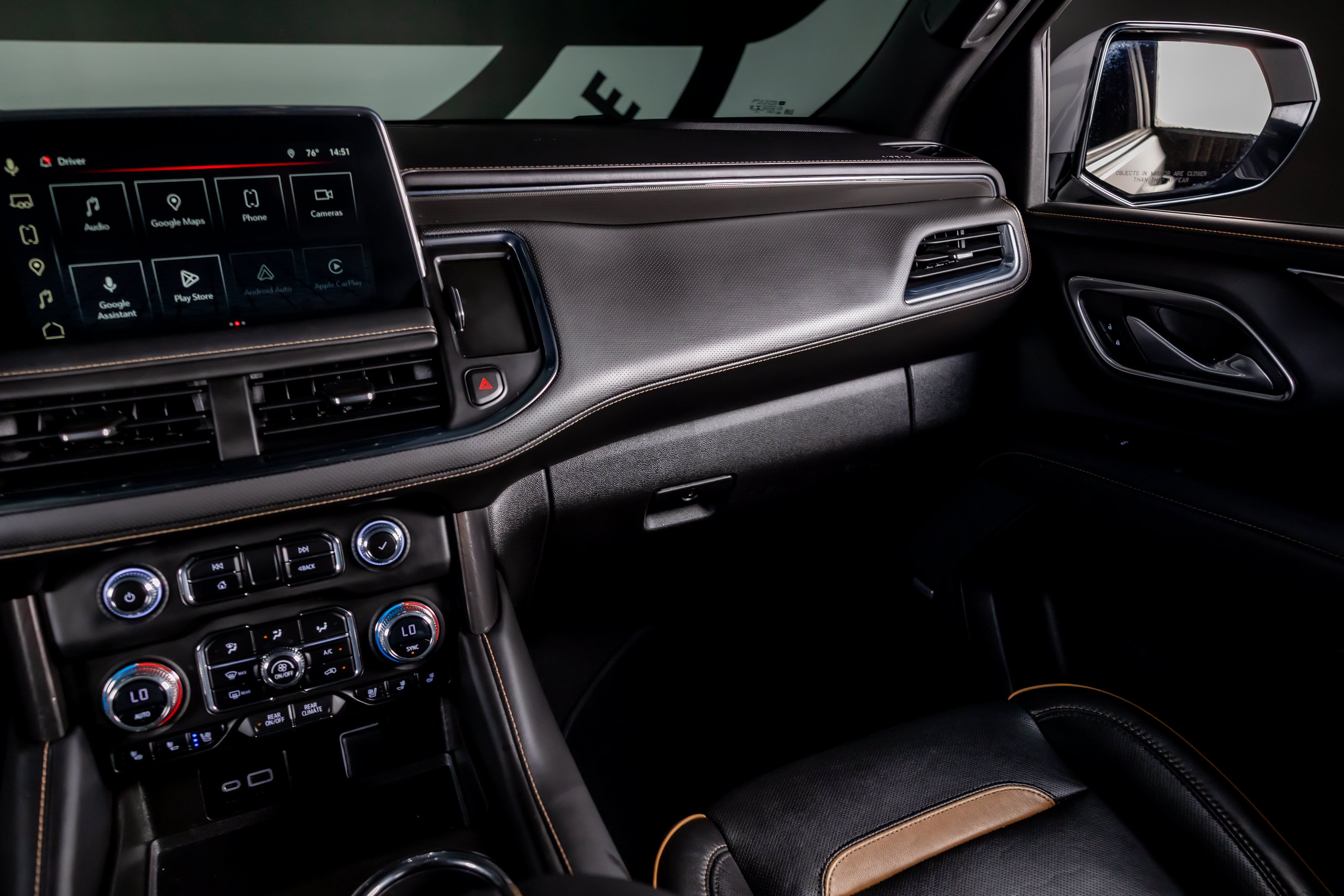 Used 2023 GMC Yukon XL AT4 w/ AT4 Premium Plus Package AWD/4WD image 8