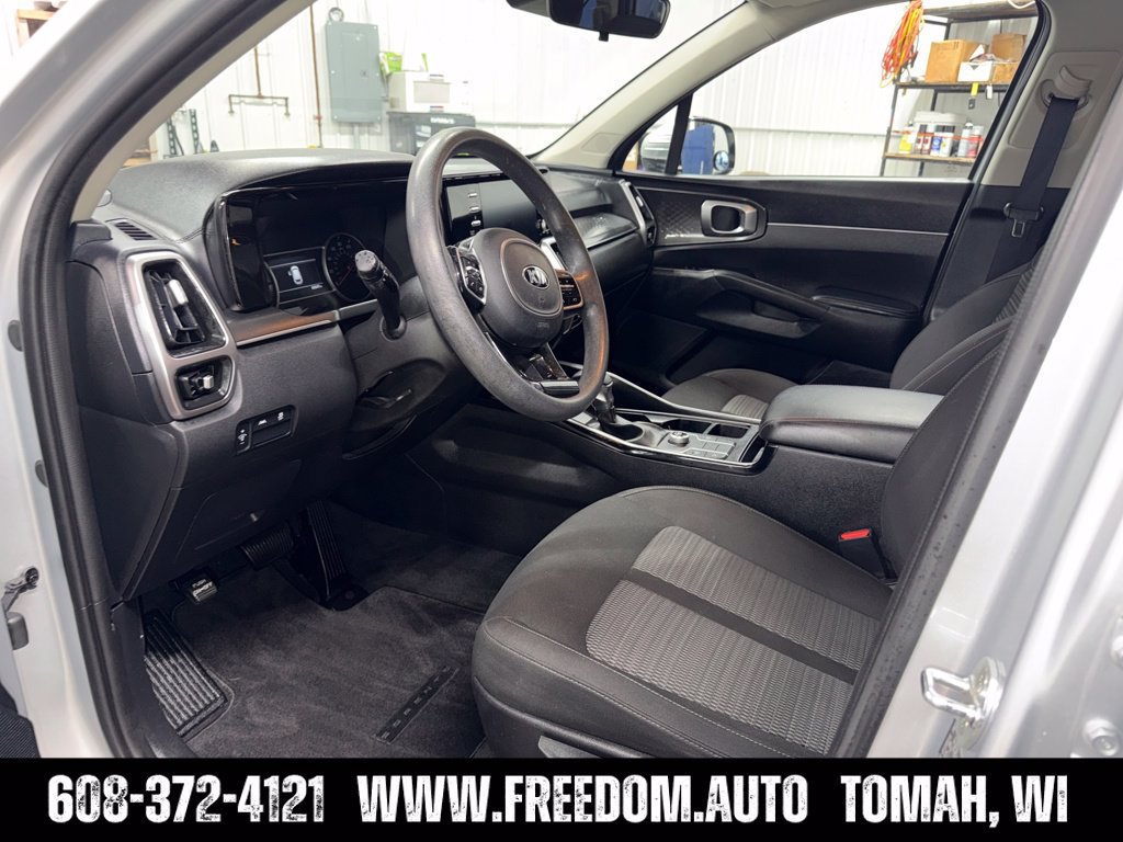 Used 2021 Kia Sorento LX FWD image 9