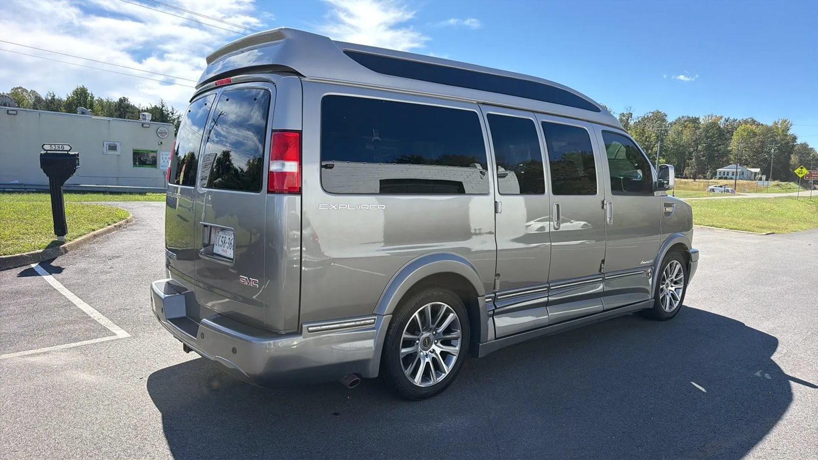 Used 2019 GMC Savana 2500 w/ Enhanced Convenience Package RWD image 7