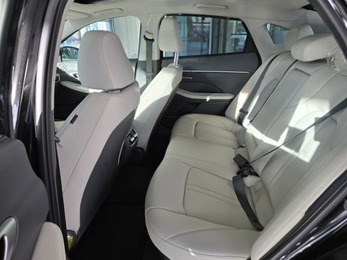 New 2025 Hyundai Sonata Limited image 30