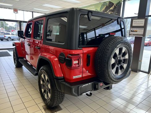 Used 2018 Jeep Wrangler Unlimited Sahara image 4