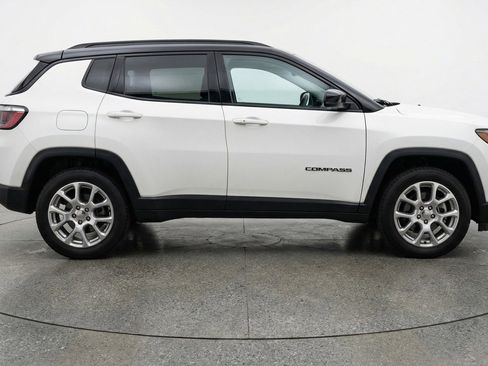 Used 2025 Jeep Compass Limited image 8