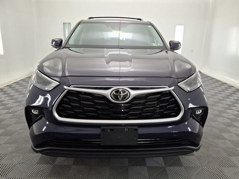 Used 2022 Toyota Highlander LE AWD/4WD image 28