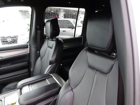 Certified 2025 Jeep Wagoneer Series II AWD/4WD image 17