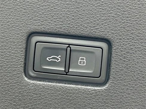 Used 2020 Audi Q8 Premium Plus w/ Premium Plus Package image 15