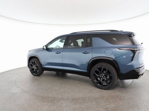 Used 2025 Chevrolet Traverse RS image 9